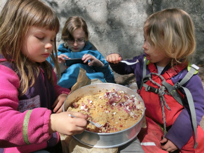 Mit einfachen natuerlichen Mitteln ruhig gestellte Kinder Biofutter und Oekohandy